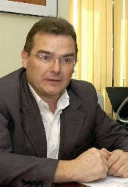 20090906085606-angel-gonzalez.jpg